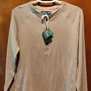 Free planet long sleeve t-shirt medium organic NWT